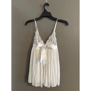 Victoria's Secret White Pleated Babydoll Top Size XS
